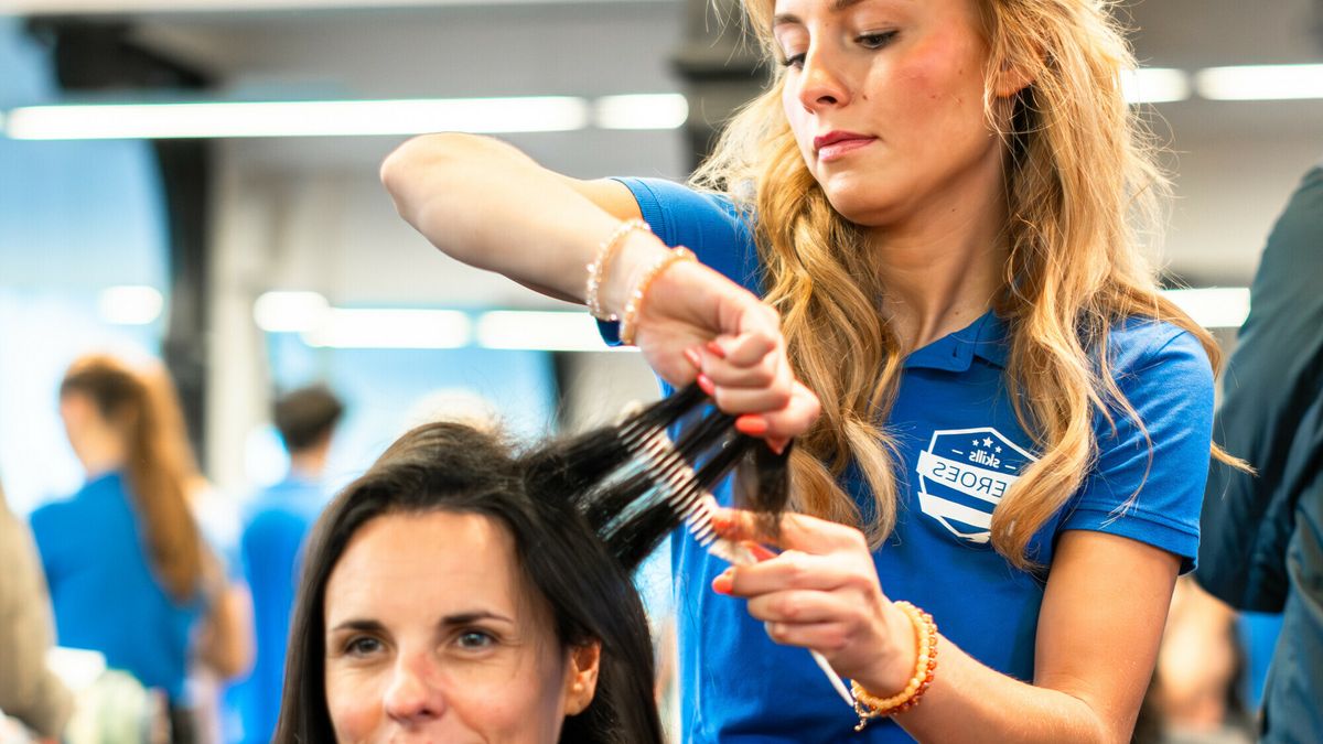Friese kapster doet haar van politici op Prinsjesdag