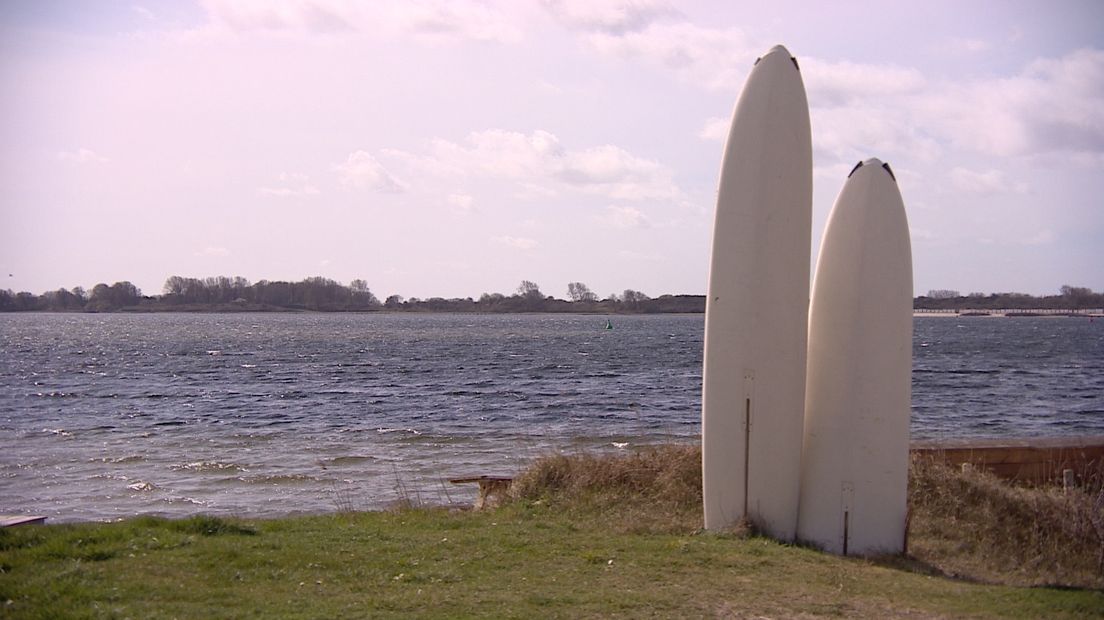 'Surfschool Veerse Meer moet nog in de kustvisie' (video)