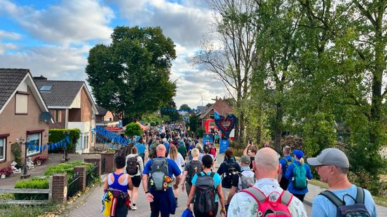 KIJKEN | Wandelaars Vierdaagse zijn onderweg: kijk live mee!
