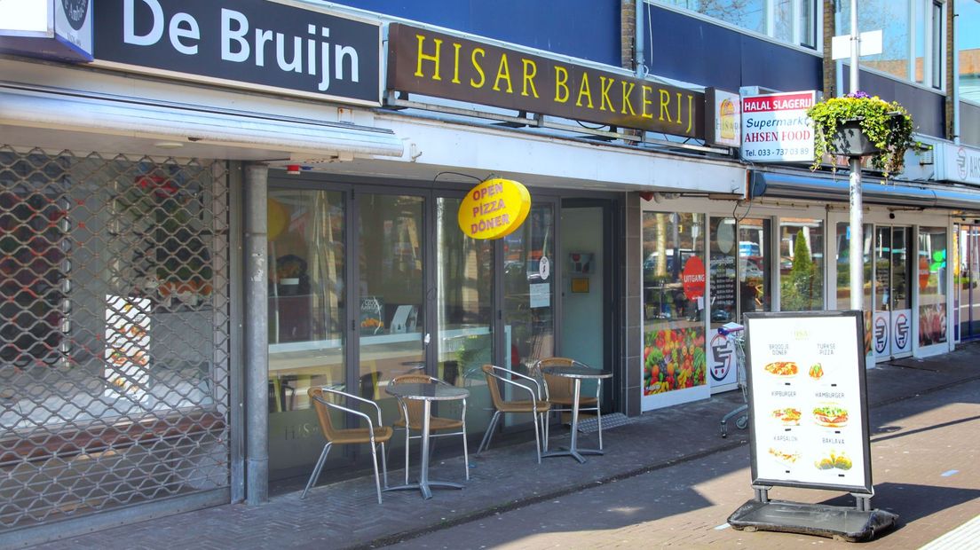 Deze bakkerij aan het Neptunusplein ging op eerste paasdag open vanwege de Ramadan.