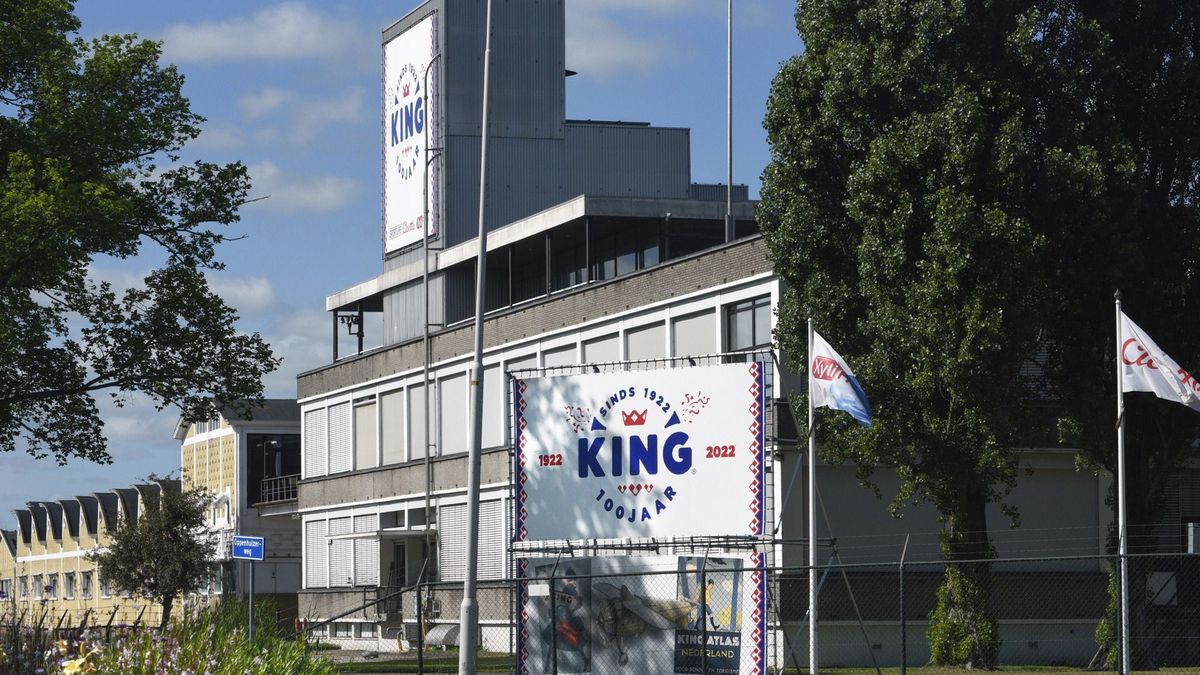 Pepermuntmaker KING uit Sneek bestaat 100 jaar en trakteert andere 100-jarigen