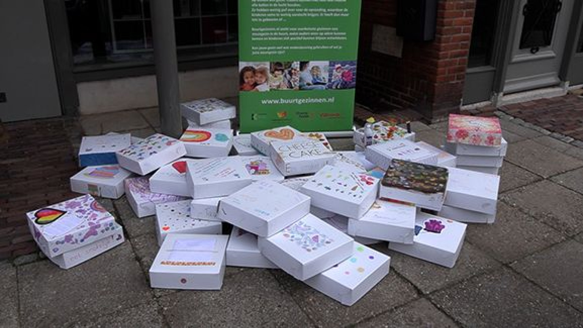 Ruim 50 gezinnen verrast met versgebakken taart: 'Als je even niet lekker in je vel zit'