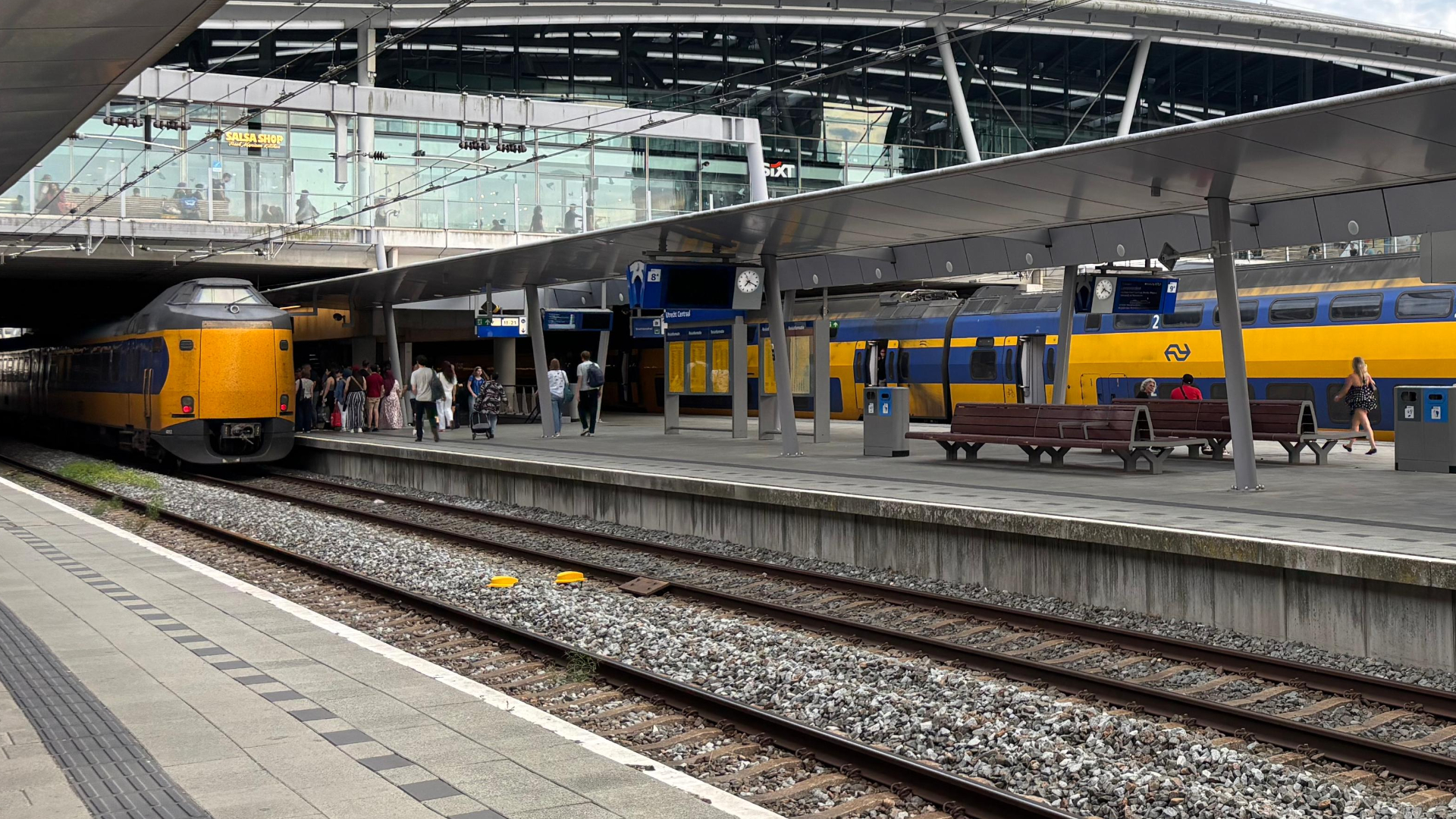 Veel hinder voor treinreizigers door defecte bovenleiding