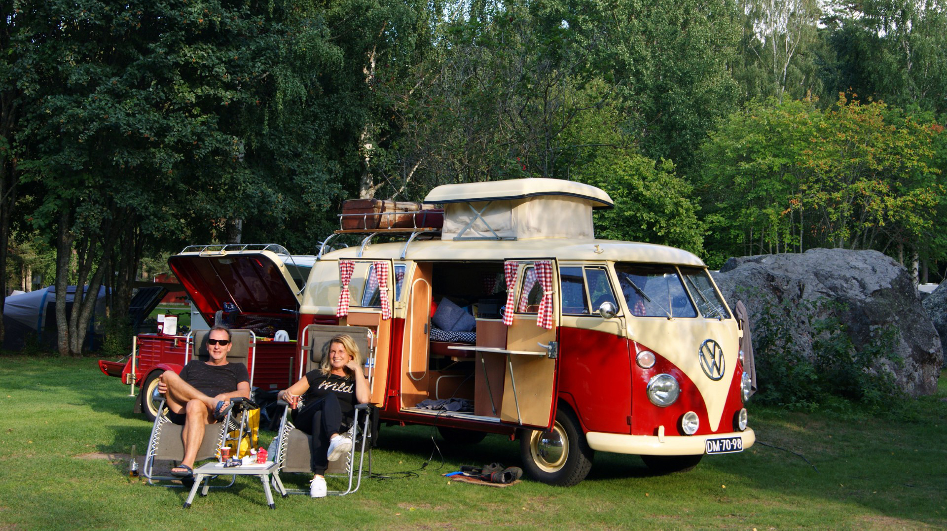 Campinggasten foar harren vintage-VW-kampearbus