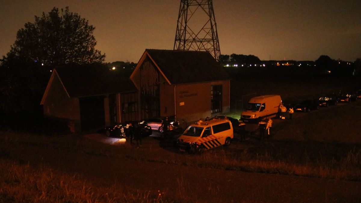 Mannen urenlang in hoogspanningsmast bij Hekelingen