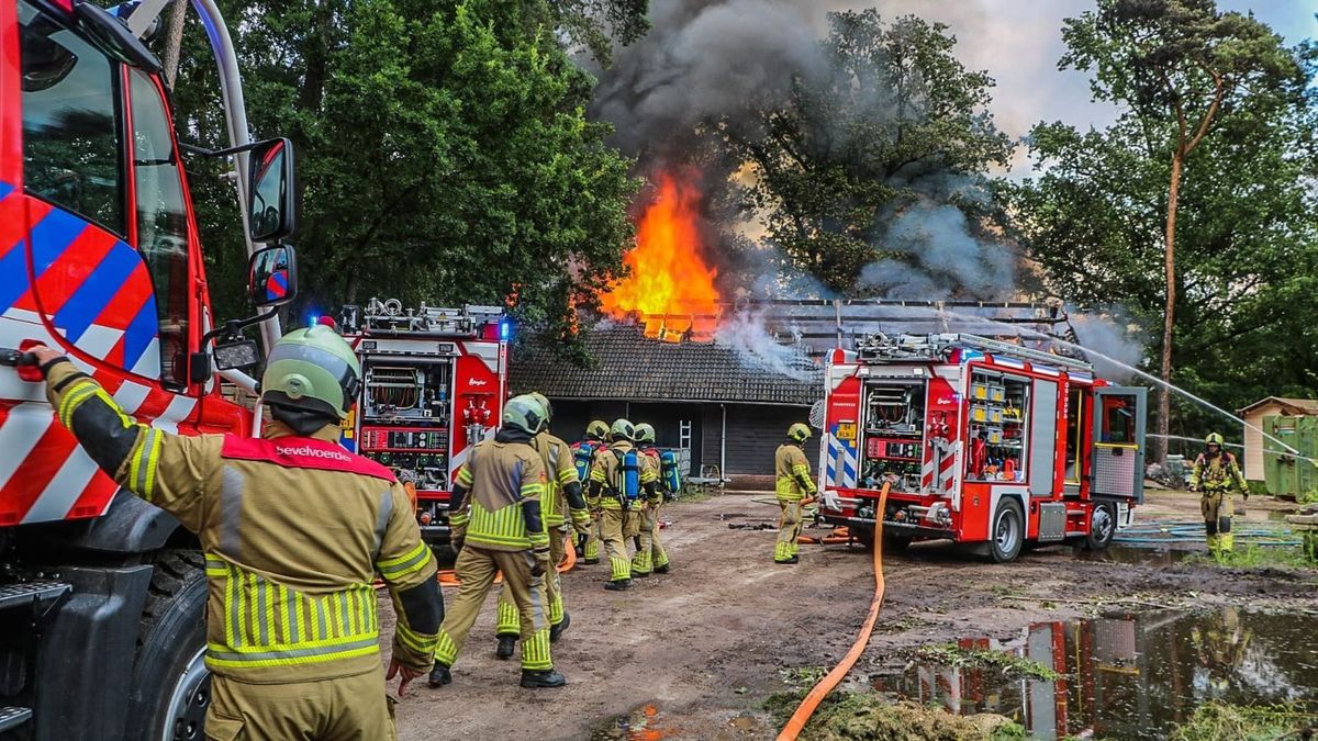 Schuur in brand op camping in Maarn
