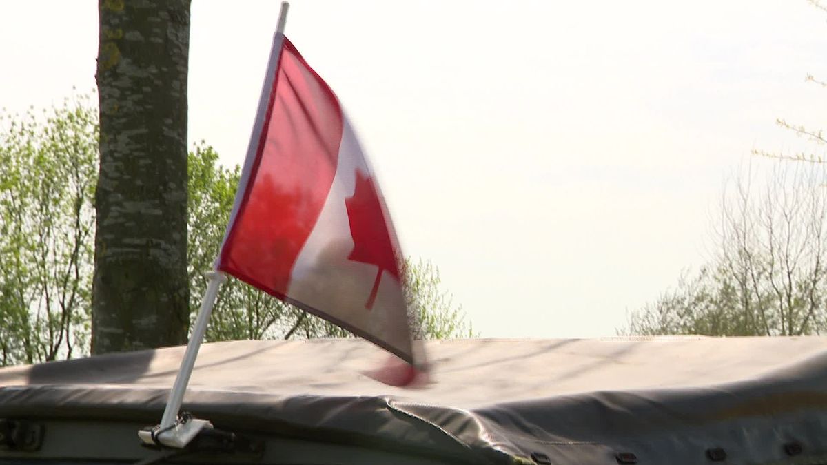 Herinneringsvlucht Lancaster boven Eelderwolde trekt bekijks