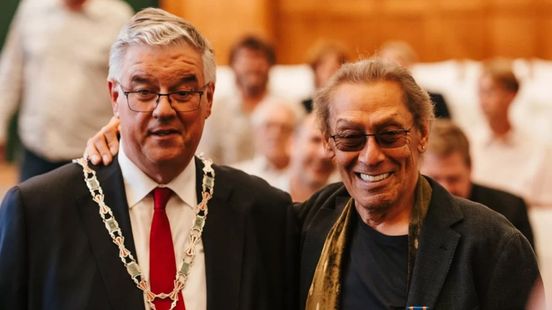 Drummer Alex Van Halen geridderd in Nijmegen