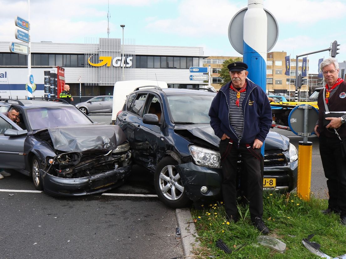 Dubbel pech: eerst vast op het schip daarna een auto-ongeluk