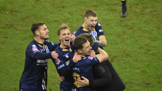 De Graafschap slaat in slotfase toe in Gelderse derby tegen Vitesse