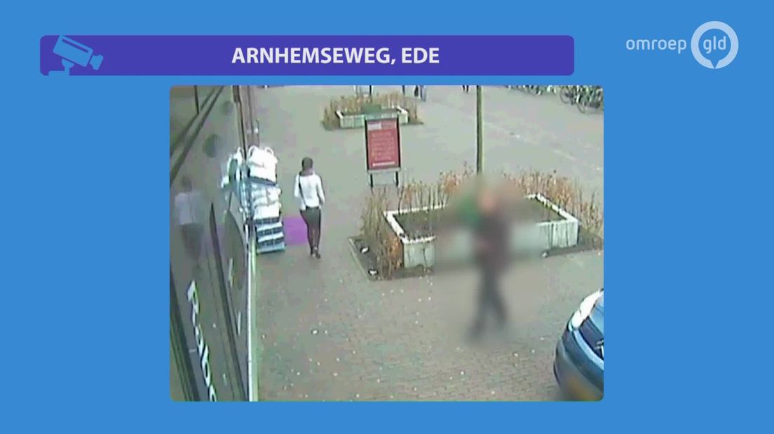 Een vrouw wordt in Ede op straat gerold van haar portemonnee. Kort daarna worden er honderden euro's van haar bankrekening gehaald.