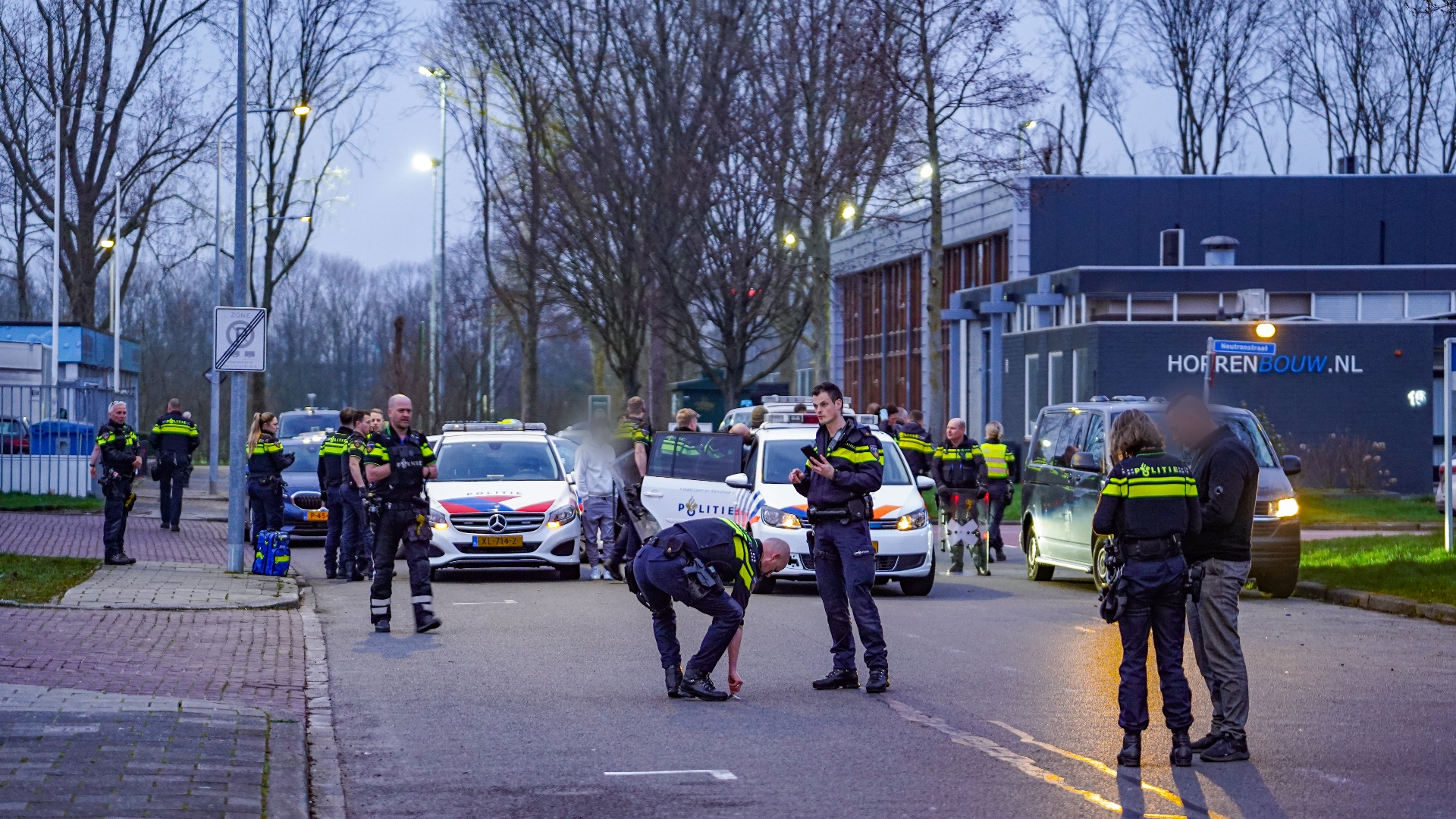 Drie Agenten Lichtgewond Na Onrust Bij Asielzoekerscentrum In Stad ...