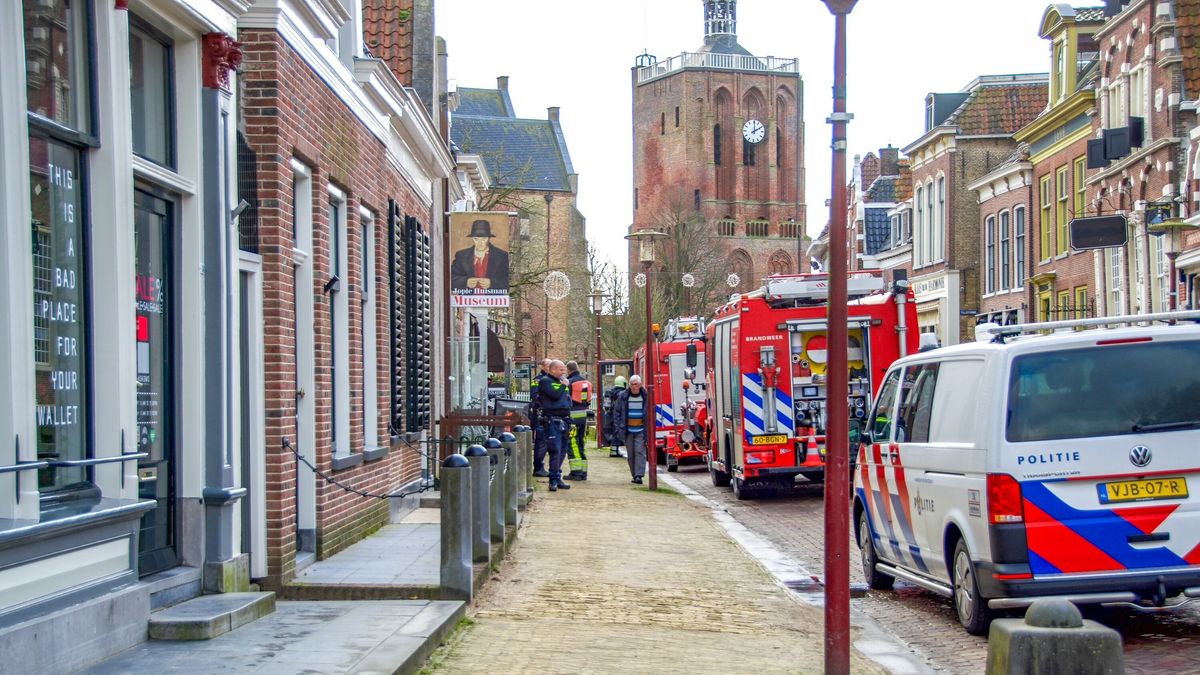 Auto slaat over de kop bij Ingelum | Dronken automobilist belandt in greppel bij Oudehorne