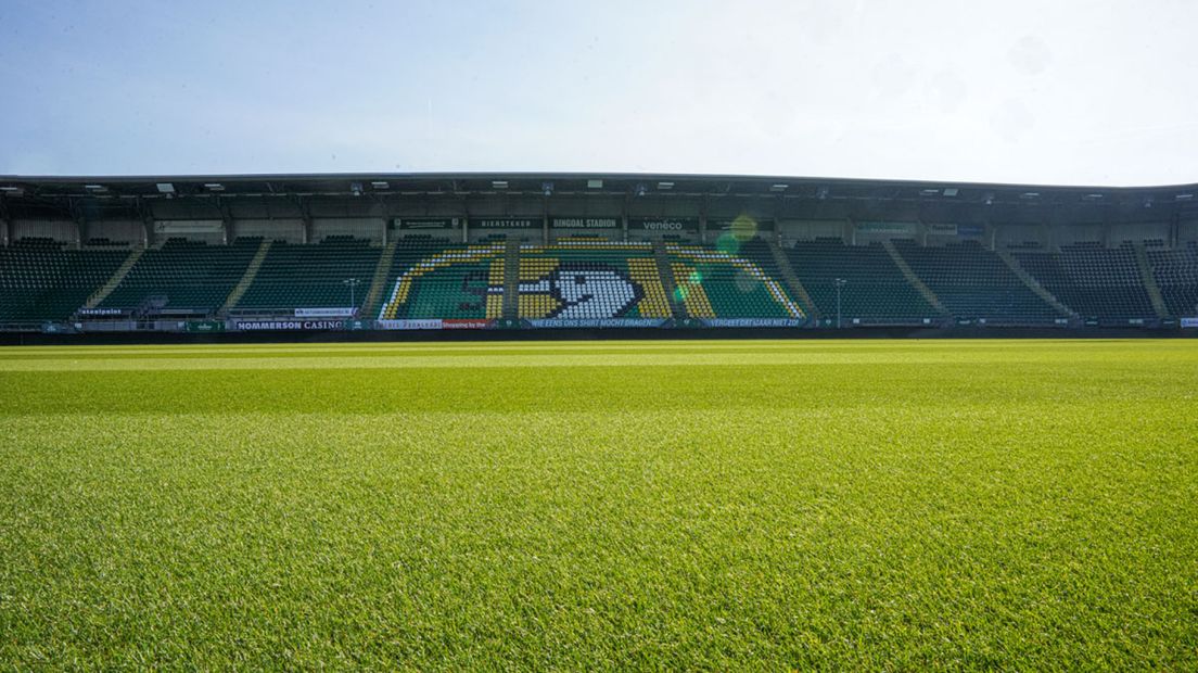 Prijswinnende grasmat in het Bingoal Stadion