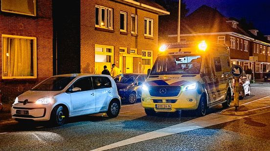 Fietser gewond bij aanrijding in Enschede. Fietser gewond bij aanrijding in Enschede.