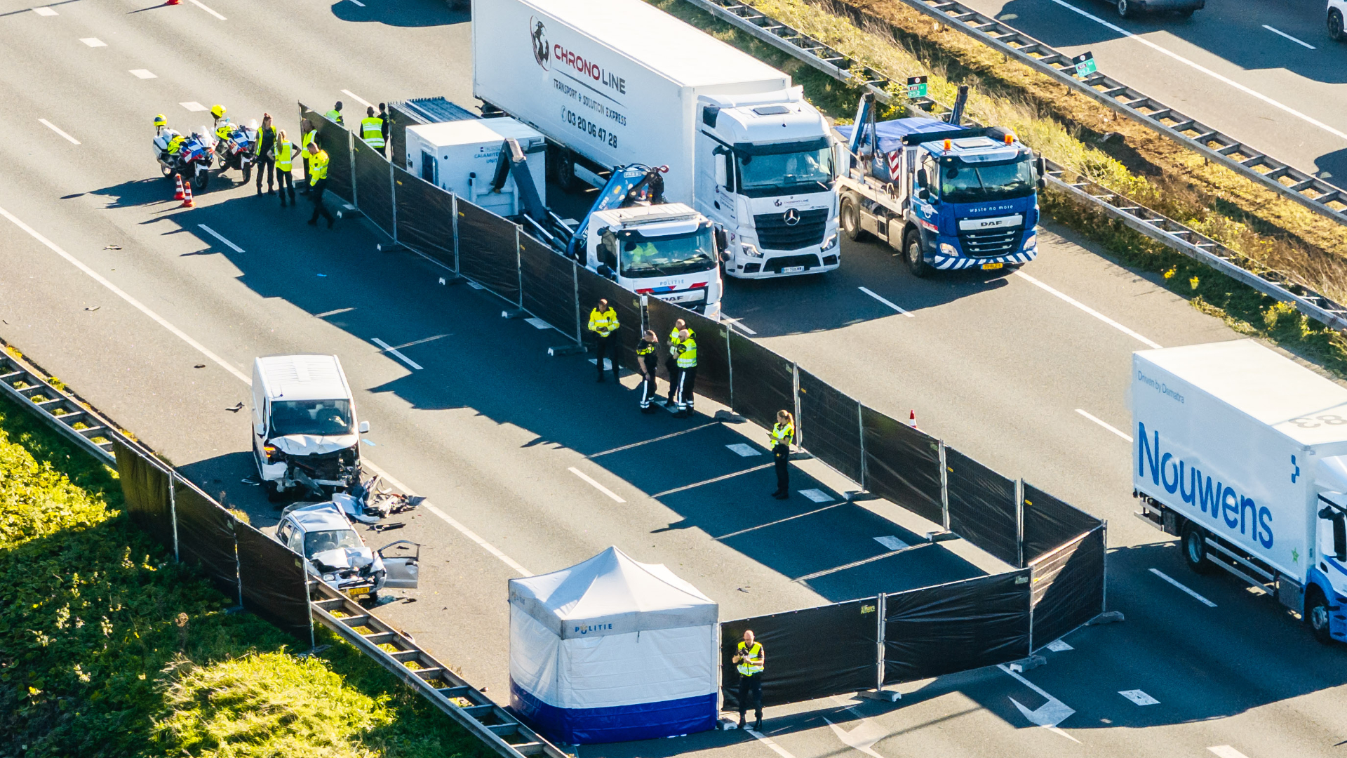 Een man van 33, de bestuurder van een van de voertuigen, is door de politie aangehouden.