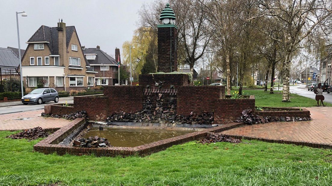 De fontein aan het Burgemeester Schönfeldplein in Winschoten