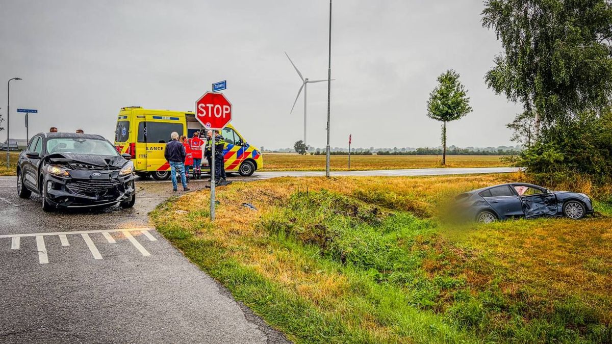 Twee auto's botsen op kruising in Didam