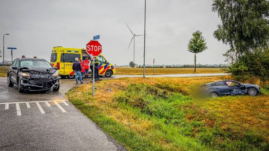 Twee auto's botsen op kruising in Didam