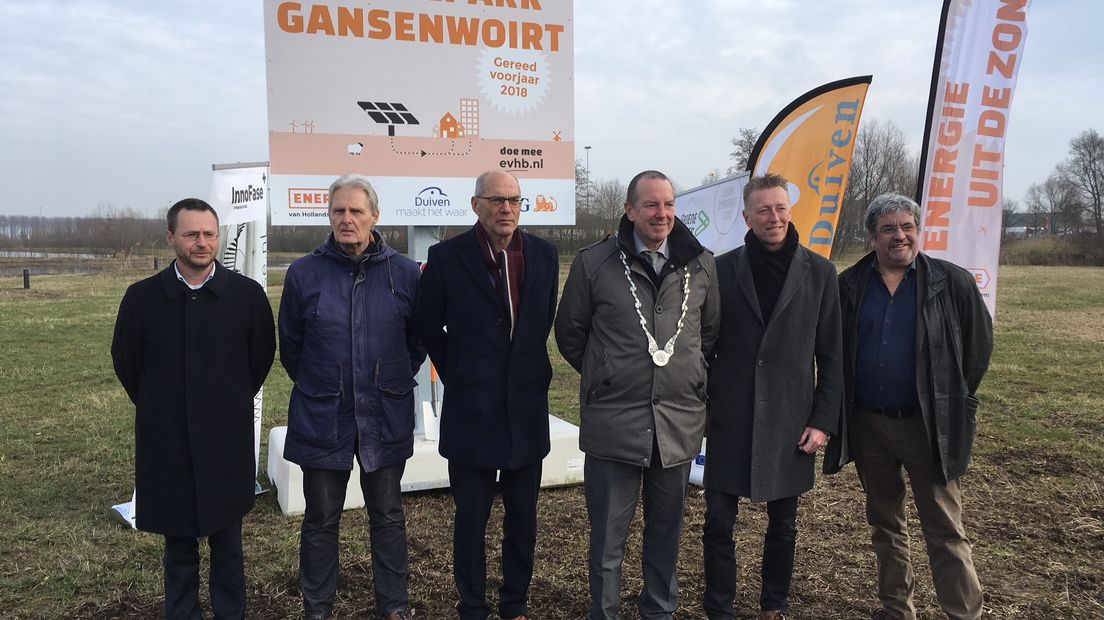 Op het duurzame bedrijventerrein InnoFase in Duiven is het startsein gegeven voor de aanleg van zonnepark Gansenwoirt. Het park wordt met 2,6 hectare één van de grootste van Gelderland.