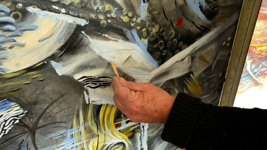 Een schilderij met mondkapje