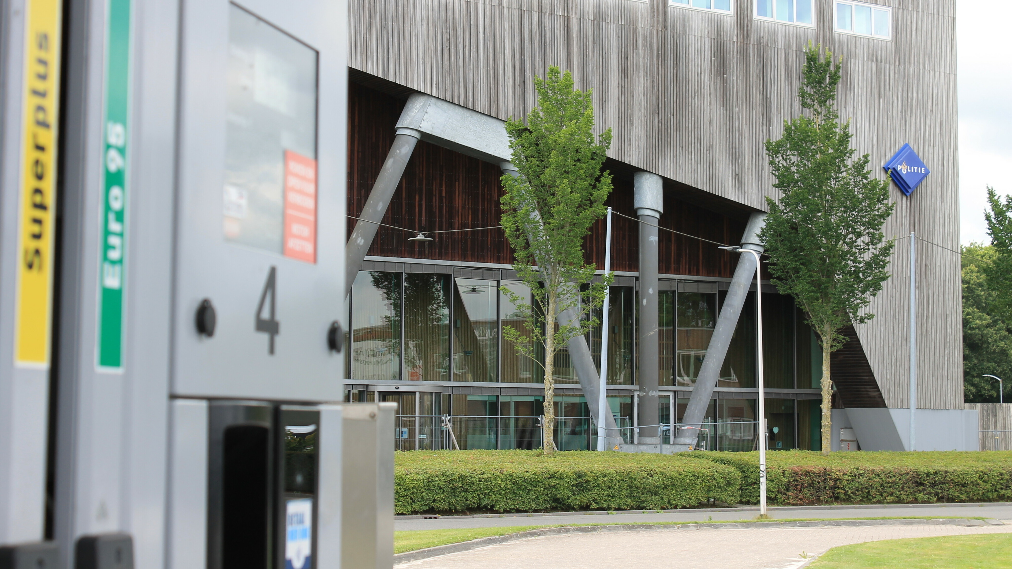 Tanken tegenover het politiebureau en glasscherven in kleding: wat we al weten over de kunstroof