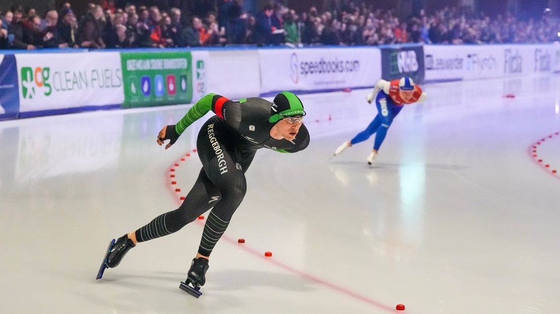Jenning de Boo in de wedstrijd tegen Joy Beune op de drie kilometer