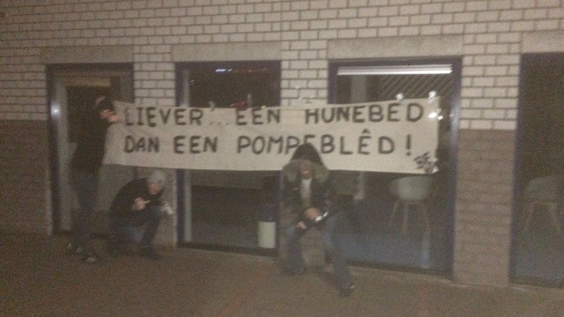 'Liever een hunebed dan een pompeblêd' (Rechten: SV Brigata Fanatico / @SV_BF16)