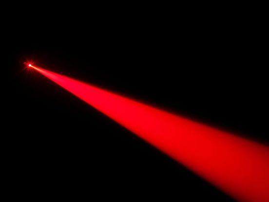 Machinist in Arnemuiden krijgt laser in gezicht, dader slaat op de vlucht