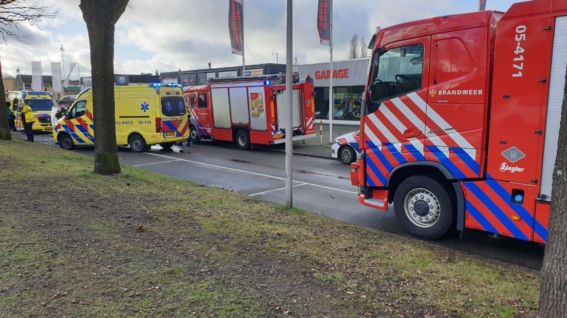 Automobilist met spoed naar ziekenhuis na eenzijdig ongeval in Enschede