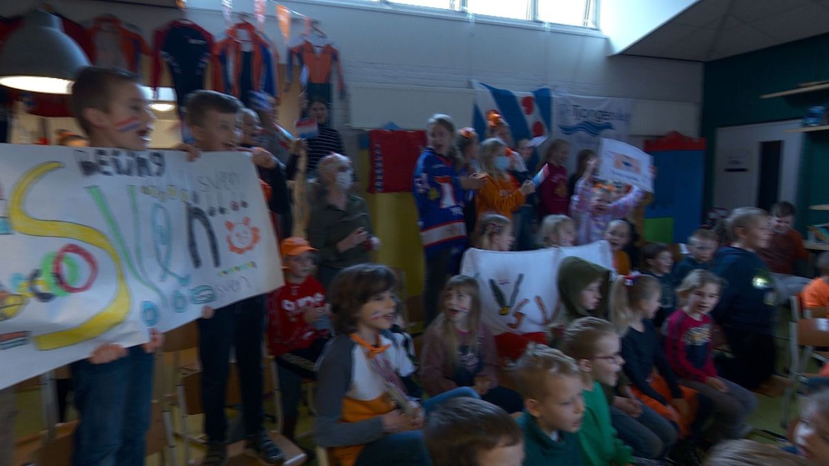 VIDEO: Kinderen op oude basisschool Sven Kramer moedigen hem nog één keer aan