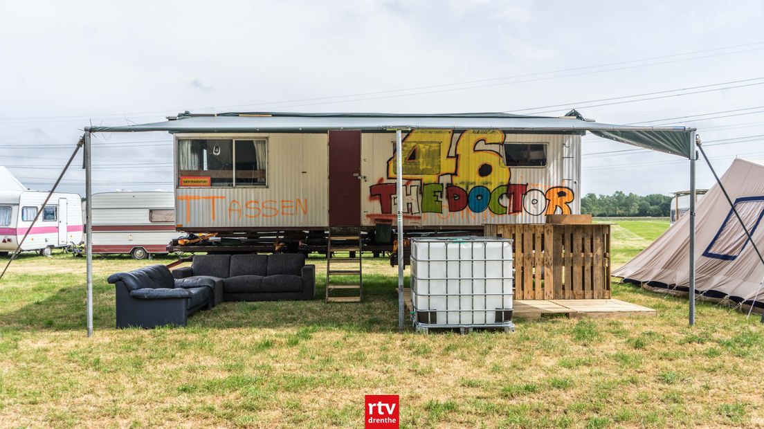 De Zuipkeet van Gieten on Tour op Camping de Vledder in Assen (Rechten: Kim Stellingwerf/RTV Drenthe)