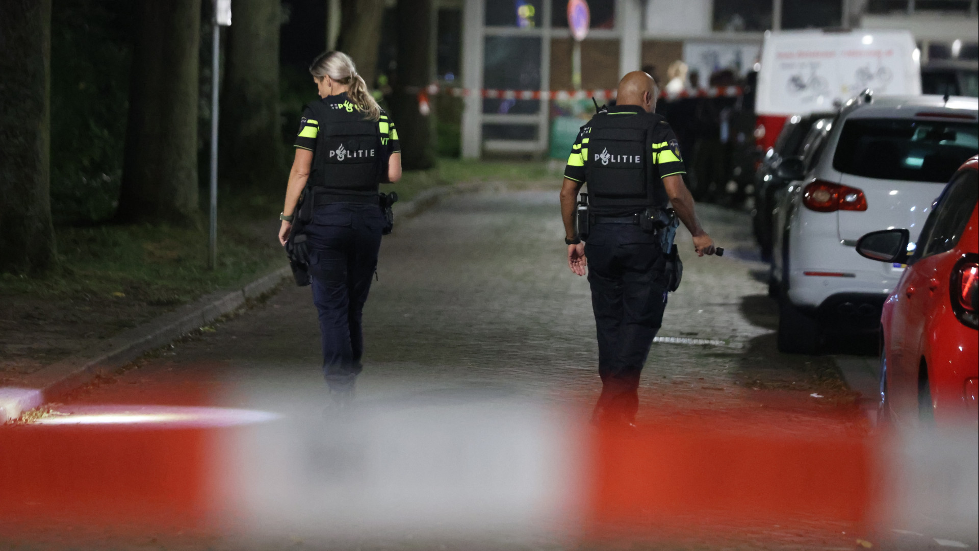 Schietpartij Midden Op Straat, Arrestatieteam Doet Inval - Omroep West