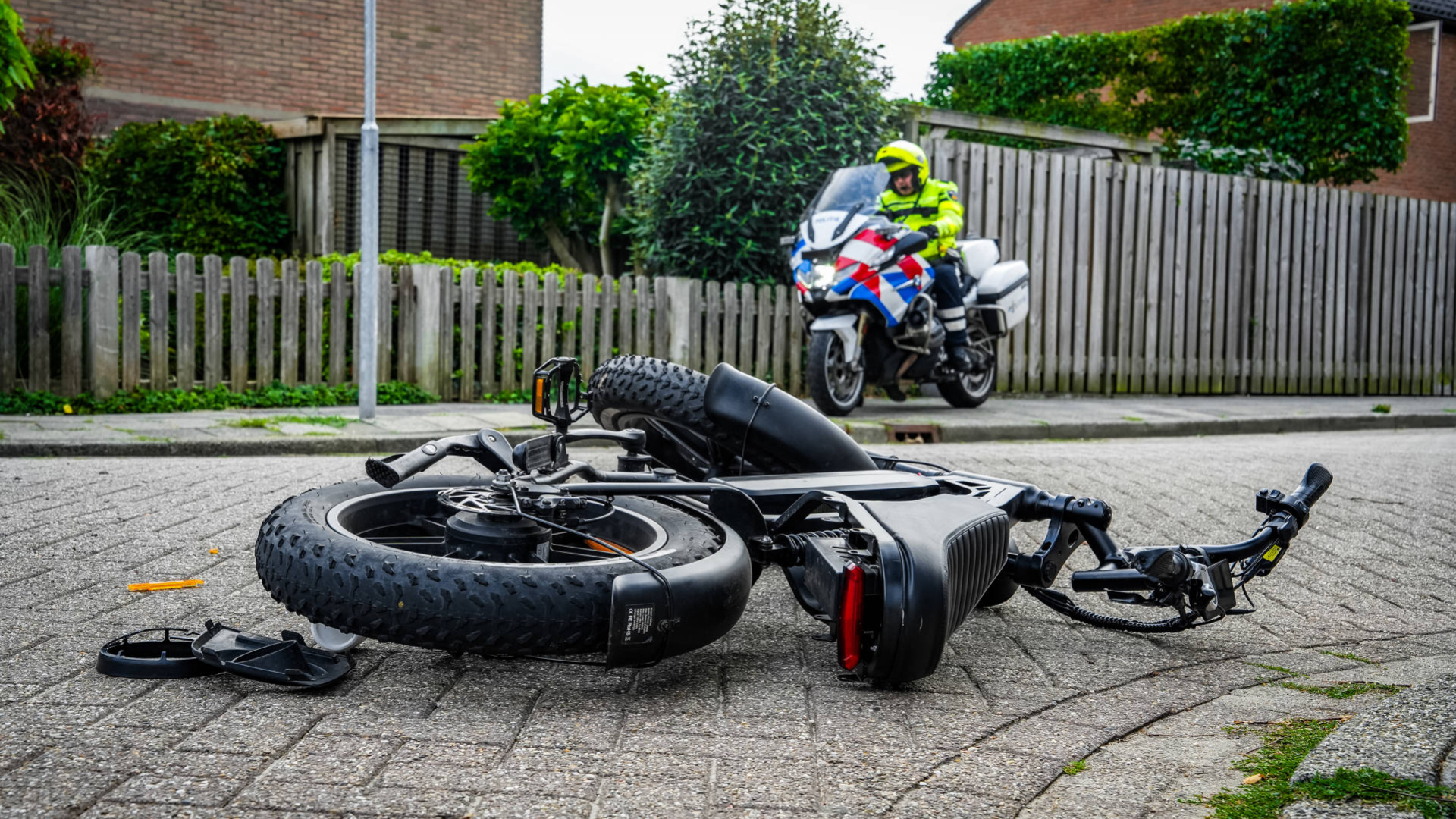 Ongeluk tussen automobilist en fatbiker in Maartensdijk
