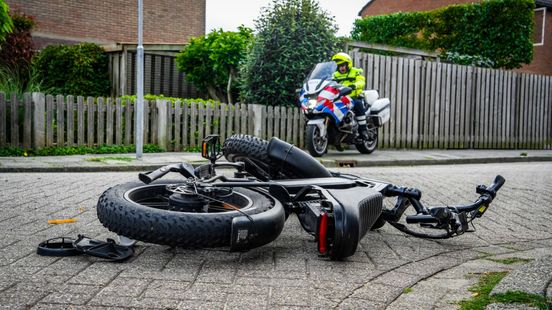 Ongeluk tussen automobilist en fatbiker in Maartensdijk. Ongeluk tussen automobilist en fatbiker in Maartensdijk.