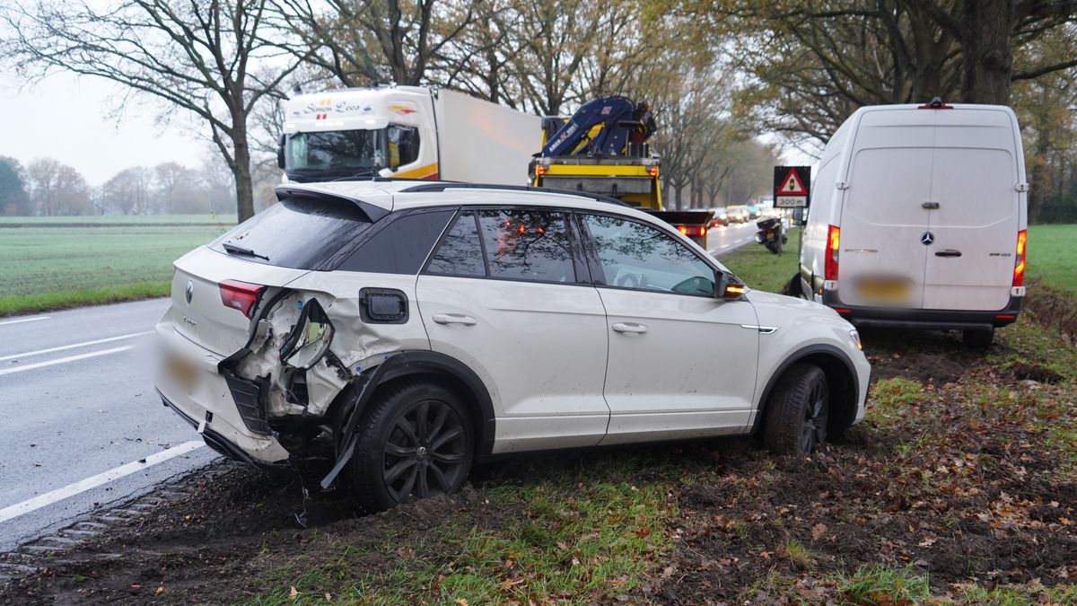 112 Nieuws: File op N35 bij Raalte door kop-staartbotsing | Rieten dak van woning in Hasselt in bran