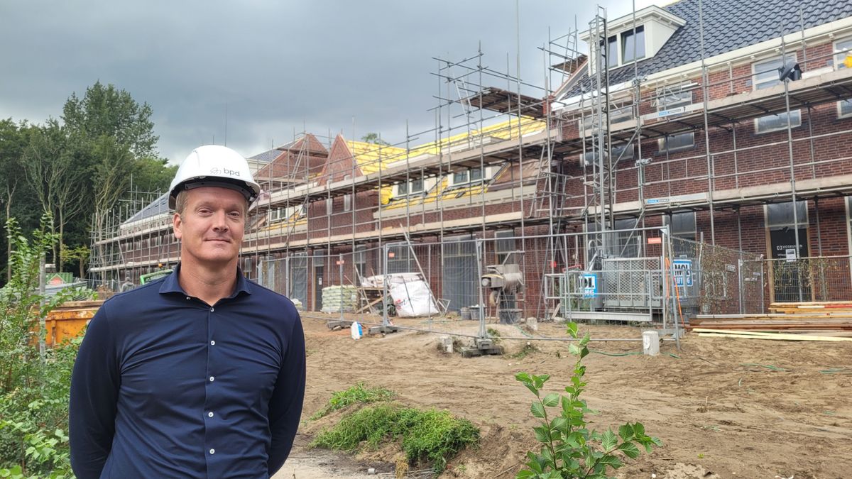 Gloednieuwe woningen aan de provinciale weg: 'In de verte zie je alleen maar weiland'