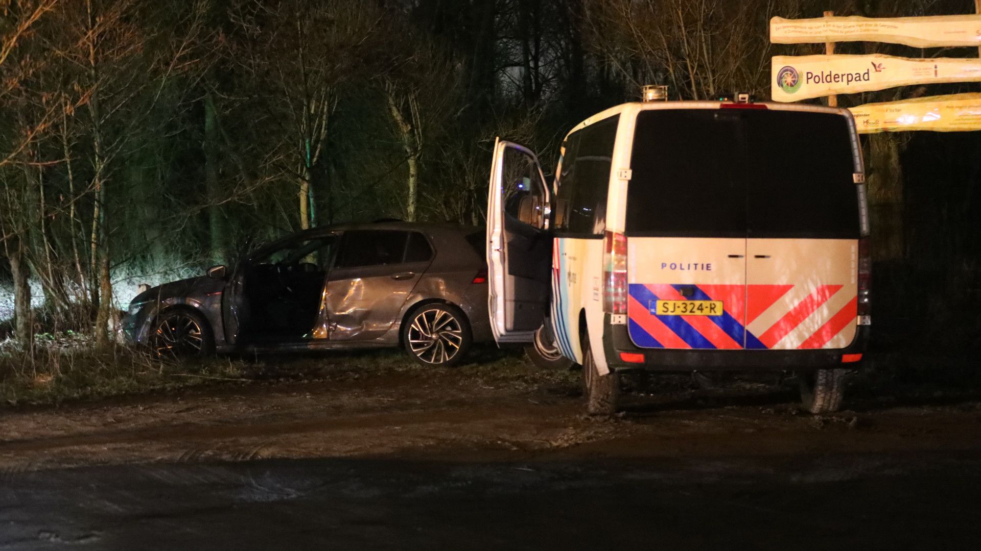 Vluchtende Verdachten Van Mogelijke Ontvoering Rijden Fietser Aan ...