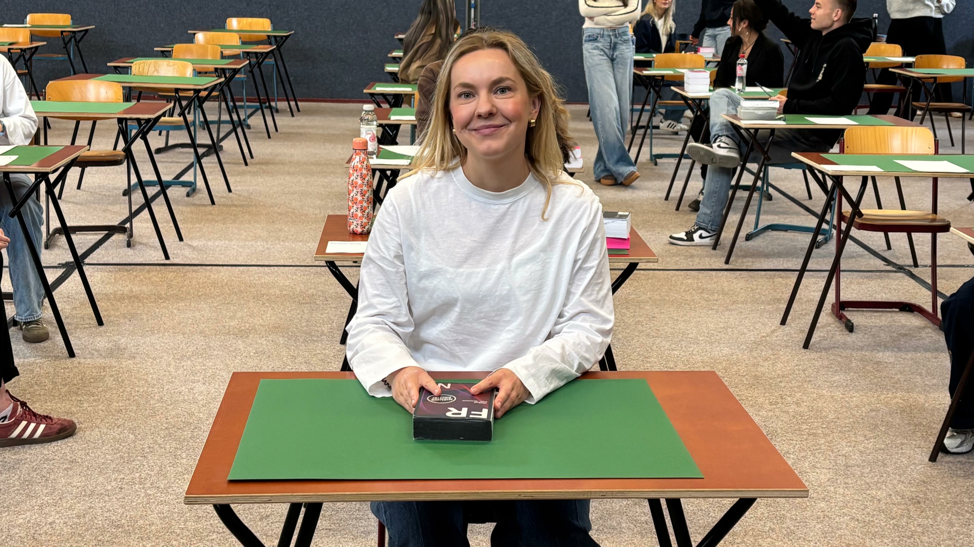 Ainsi, bref, en plus, mais: Gjaldau doet examen Frans op haar oude school