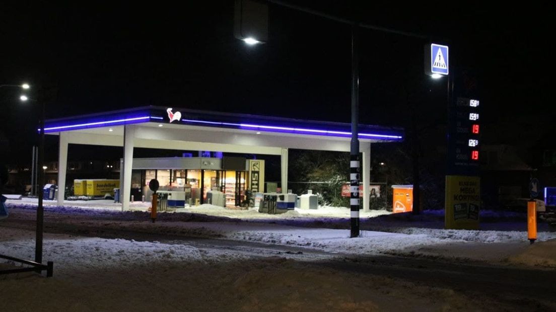 Het tankstation waar het slachtoffer van de steekpartij zich meldde