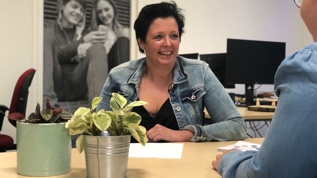 Sofie Labens geeft voorlichting aan Zeeuwse ouders hoe om te gaan met echtscheidingen.