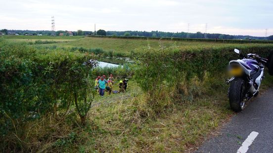 Motorrijder loopt vermoedelijk rugbreuk op bij ongeval