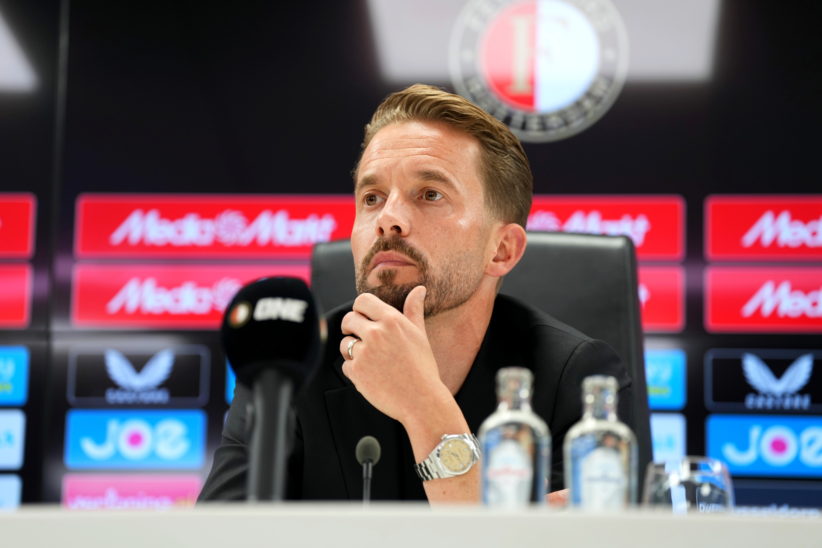 Dévy Rigaux licht ontslag Feyenoord-trainer Van Persie toe: 