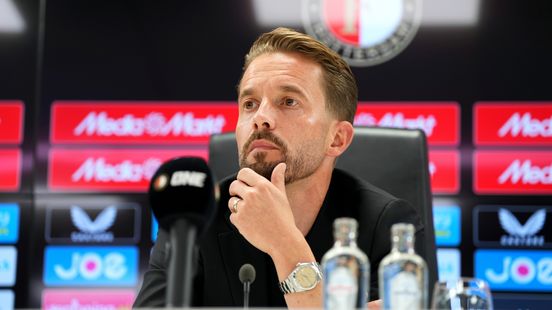 Dévy Rigaux licht ontslag Feyenoord-trainer Van Persie toe: 'Een moeilijk besluit'