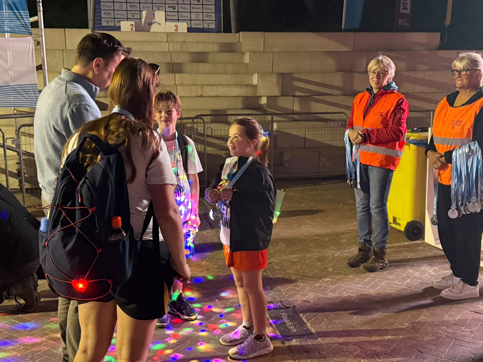 Lieve (9) heeft de Light Kustrun gelopen met haar broer Joah (12) en moeder Mariëlle
