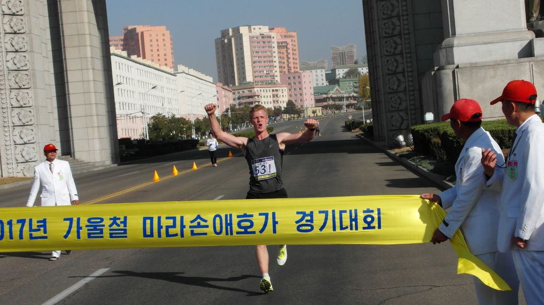 Bert Ruitenbeek over de finish in Pyongyang.