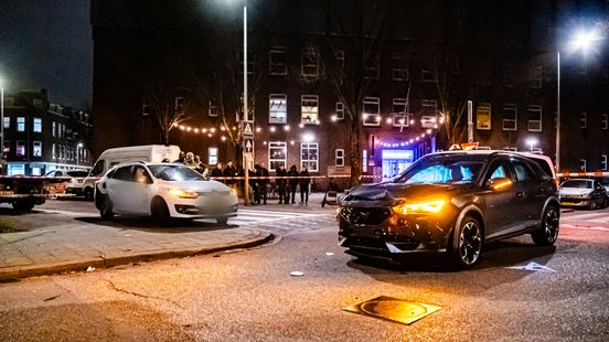 Quadbestuurder met spoed naar ziekenhuis • kettingbotsing. Quadbestuurder met spoed naar ziekenhuis • kettingbotsing.