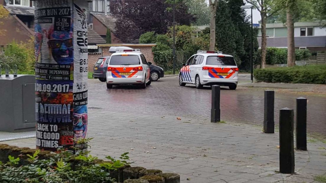 Een supermarkt in winkelcentrum De Maat aan de Imkersplaats in Apeldoorn is donderdag net voor het middaguur overvallen. De gewapende overvaller is er met een buit vandoor gegaan.