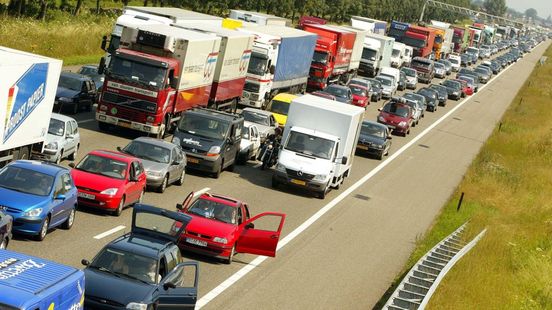 Monsterfile op A12 door ongeluk. Monsterfile op A12 door ongeluk.