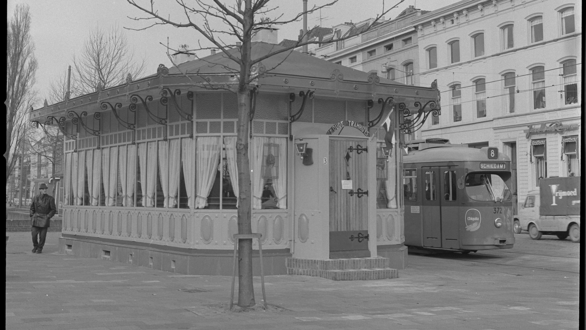 Het Oude Tramhuis op de huidige plek, het Hermesplantsoen